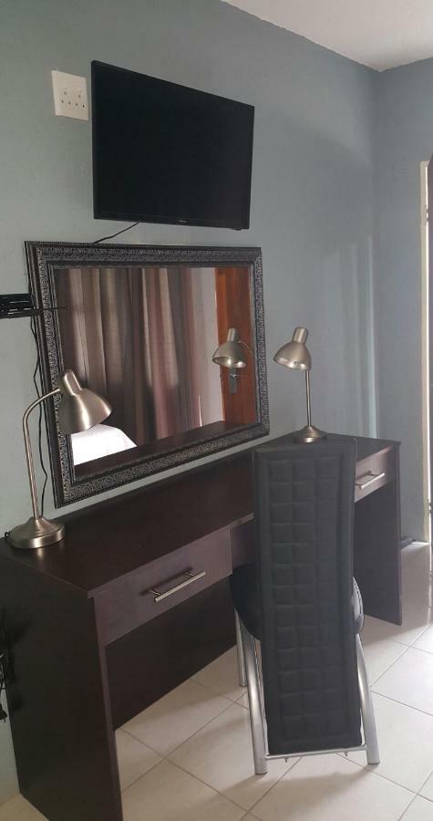 Silver Rest Guesthouse Mafikeng Exterior photo