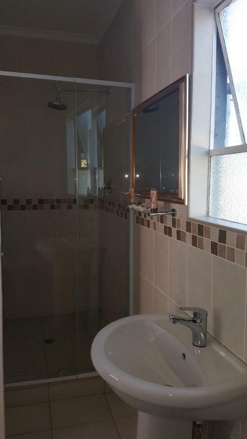 Silver Rest Guesthouse Mafikeng Exterior photo